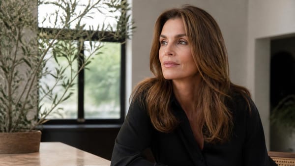 À 60 ans, Cindy Crawford aimerait que l'on arrête de dire cette phrase souvent lancée aux femmes qui vieillissent :…