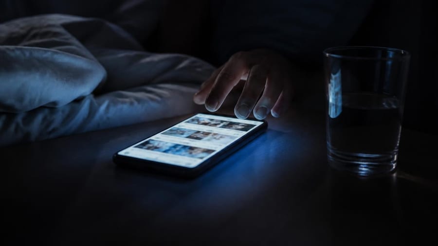 Une étude prouve que cette habitude sur votre smartphone peut vous mener à la dépression
